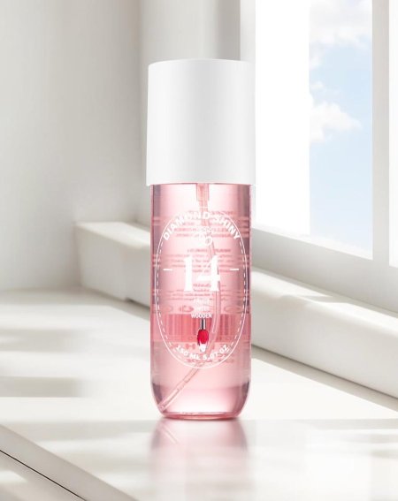 معطر جسم فنتازبا الاحمر