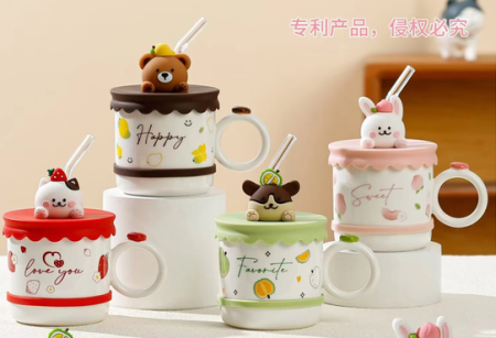 الأكواب الزخرفية