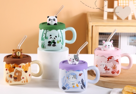 الأكواب الزخرفية